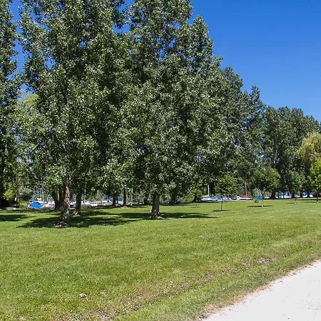 Nyaraló In - Balaton 18050 Balatonberény